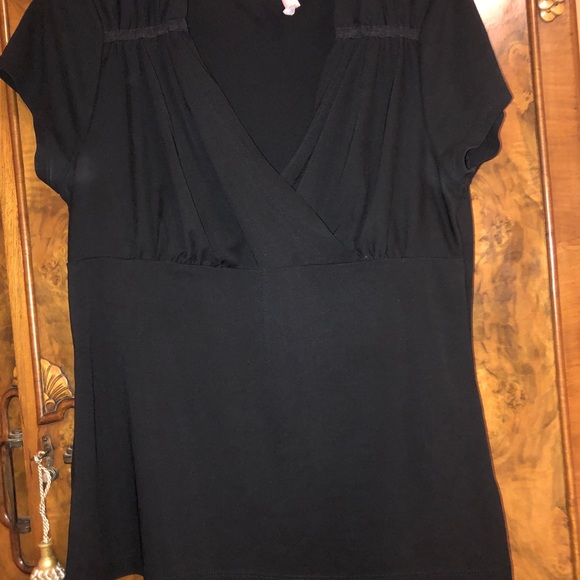 Black Investments size M cross cross front top figure flattering - Picture 9 of 11